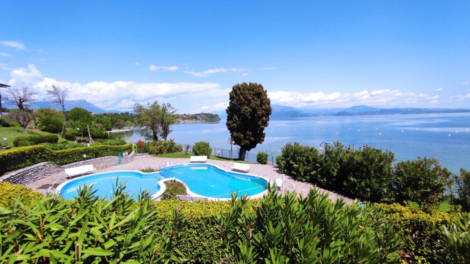 Front Lake Amazing View Manerba del Garda Exteriör bild
