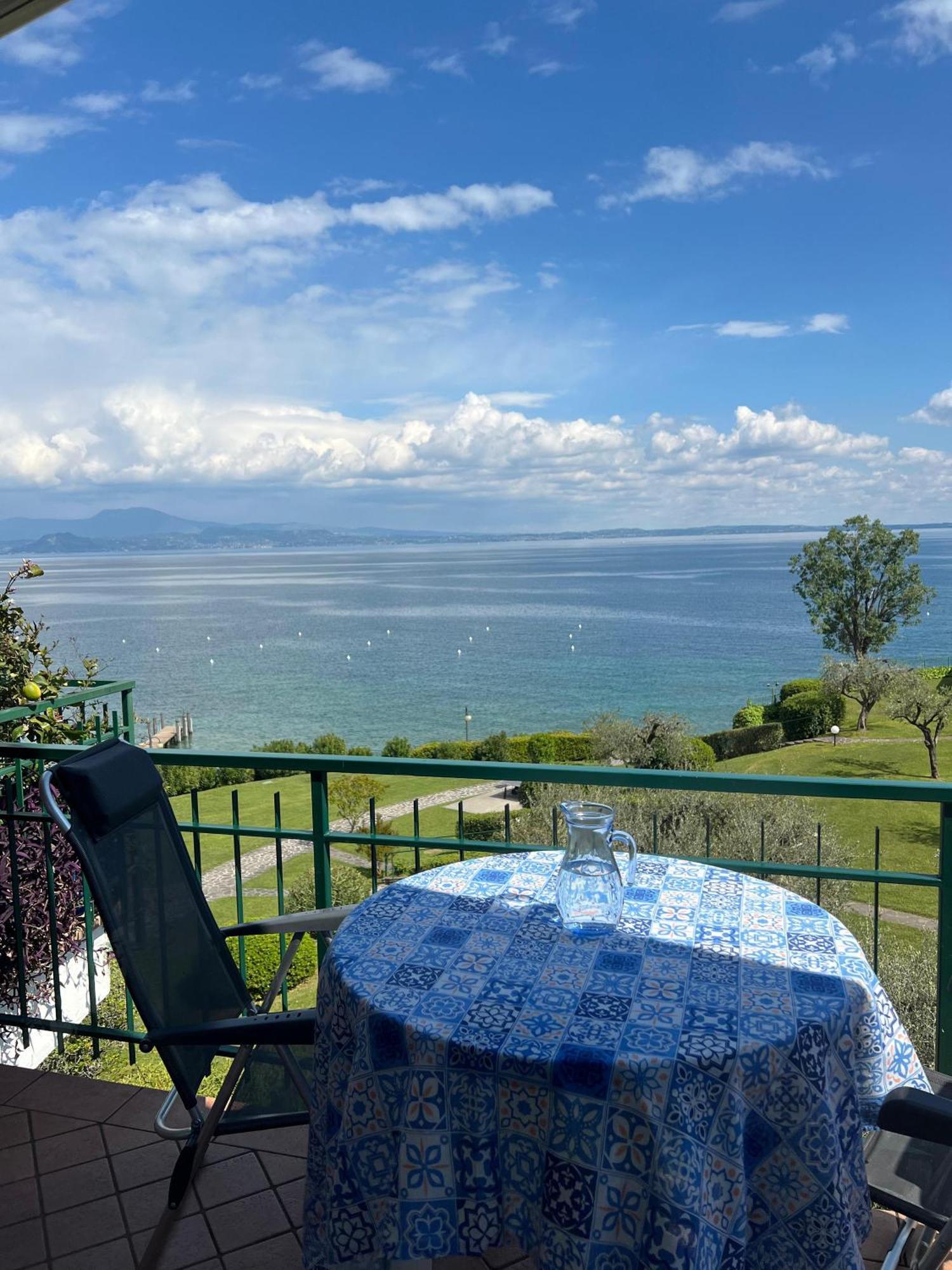 Front Lake Amazing View Manerba del Garda Exteriör bild