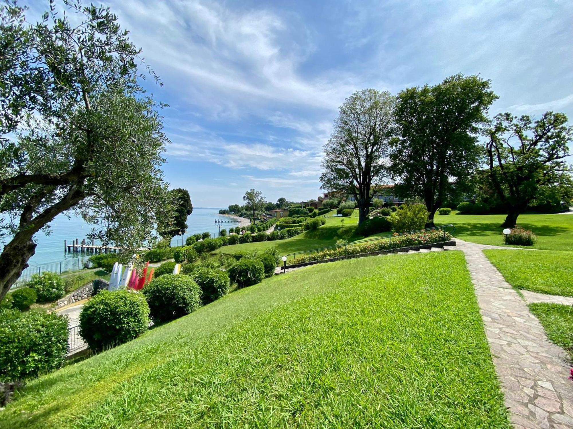 Front Lake Amazing View Manerba del Garda Exteriör bild
